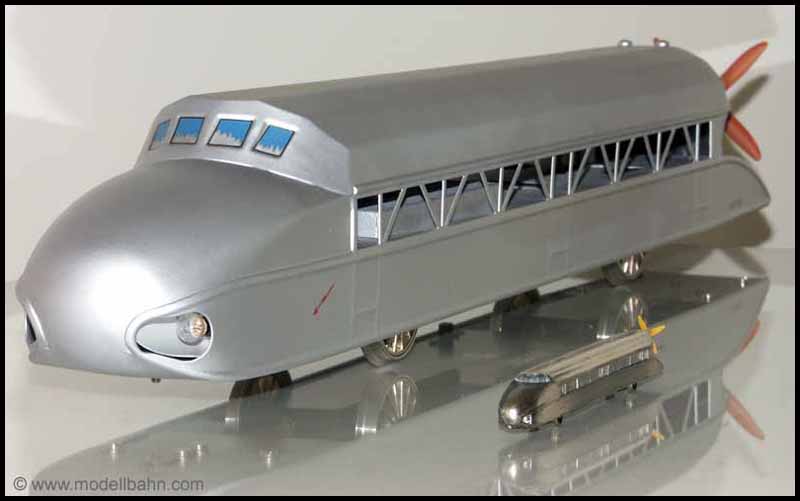 1-Scale and Z-Scale Rail Zeppelin Models